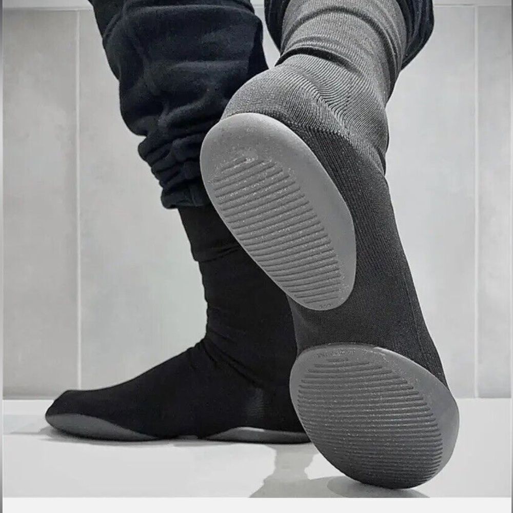 Yeezy Pods Black NWT IN PACKAGE